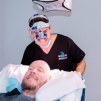 Dr Ryan Jankelowitz performing a hair transplant